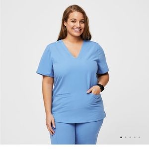 FIGS Casma Three Pocket Scrub Top - XS, Ceil Blue